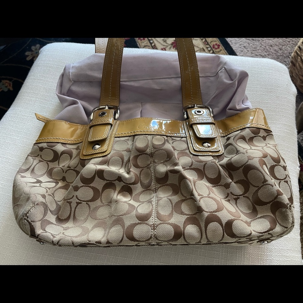 Coach beige, signature, soho, pleated, jacquard, bag/purse and matching wallet. - Picture 6 of 13
